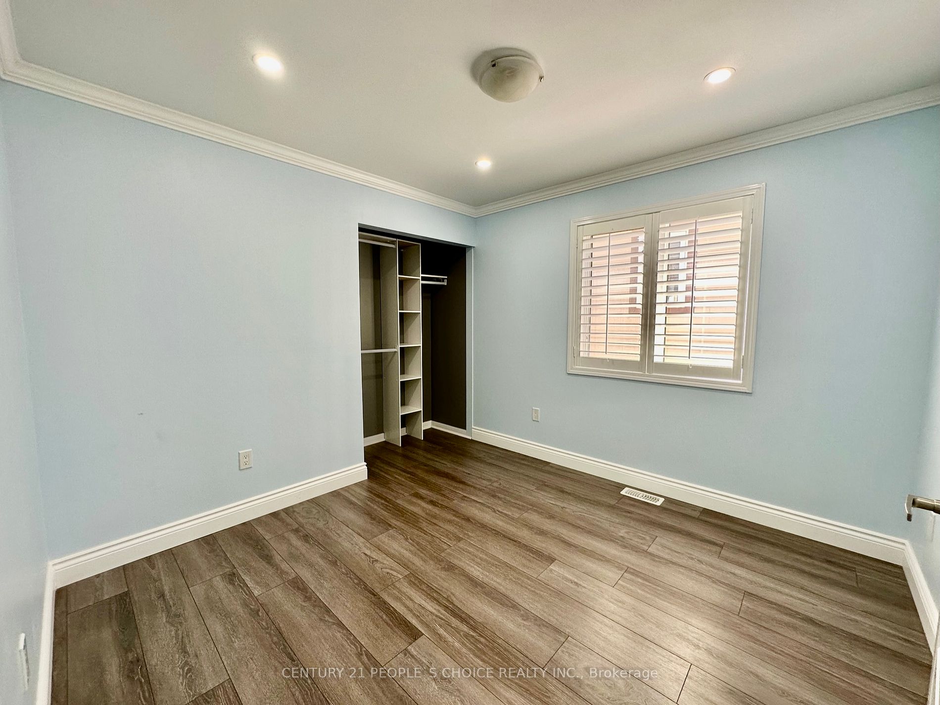 1821 Parkhurst Crescent