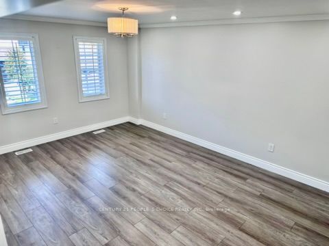 1821 Parkhurst Crescent