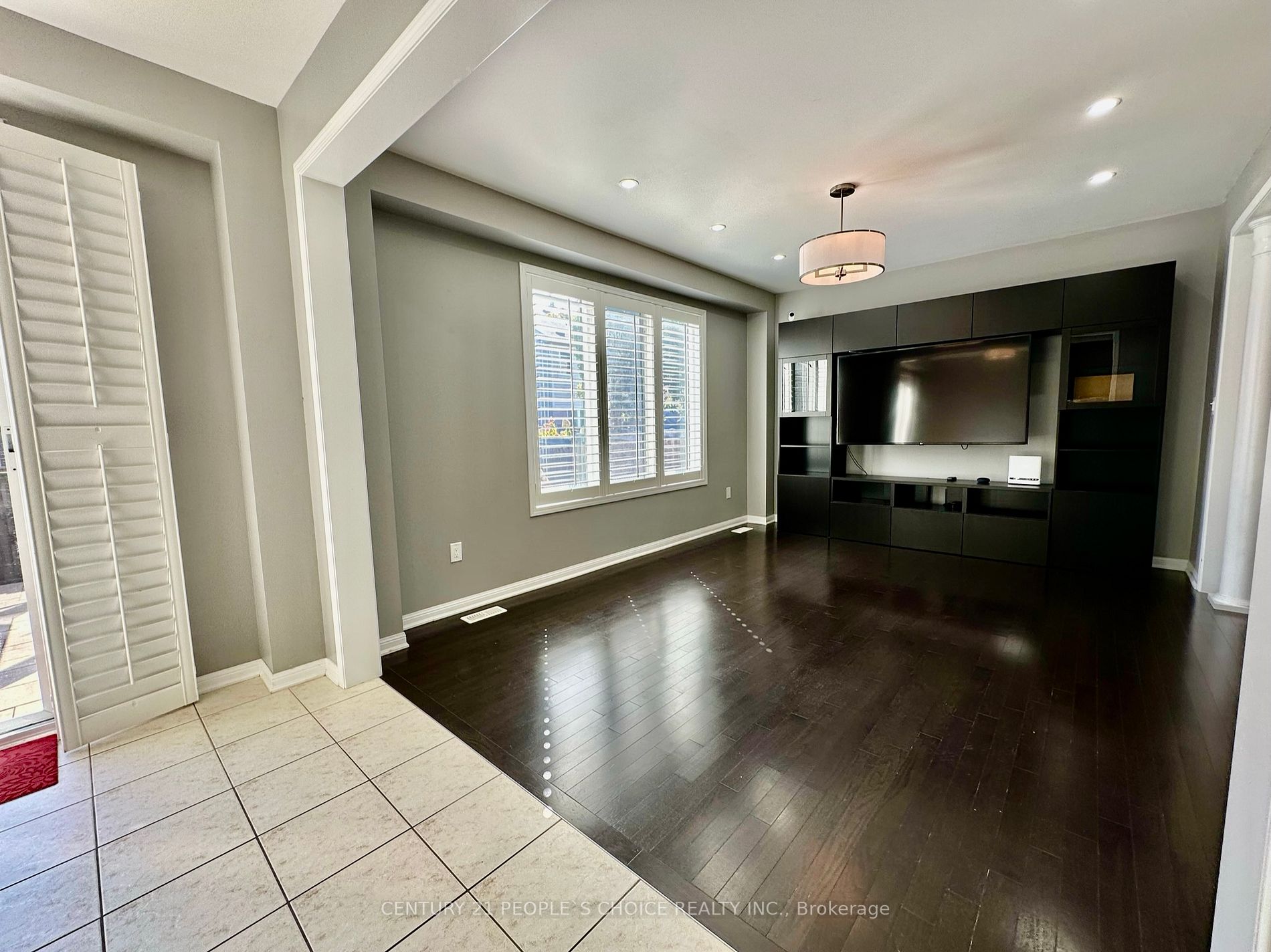 1821 Parkhurst Crescent