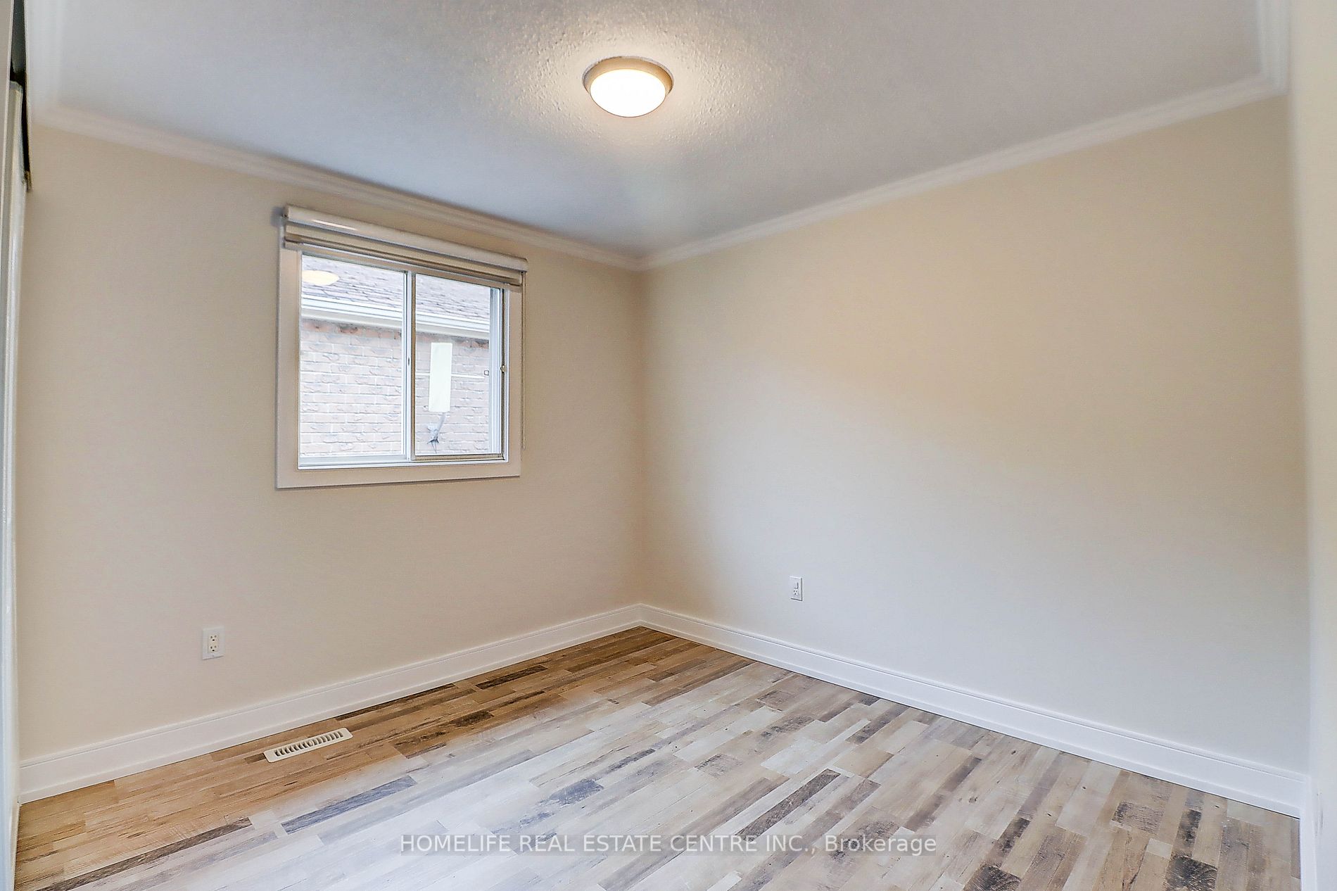 71 Hewitt Cres