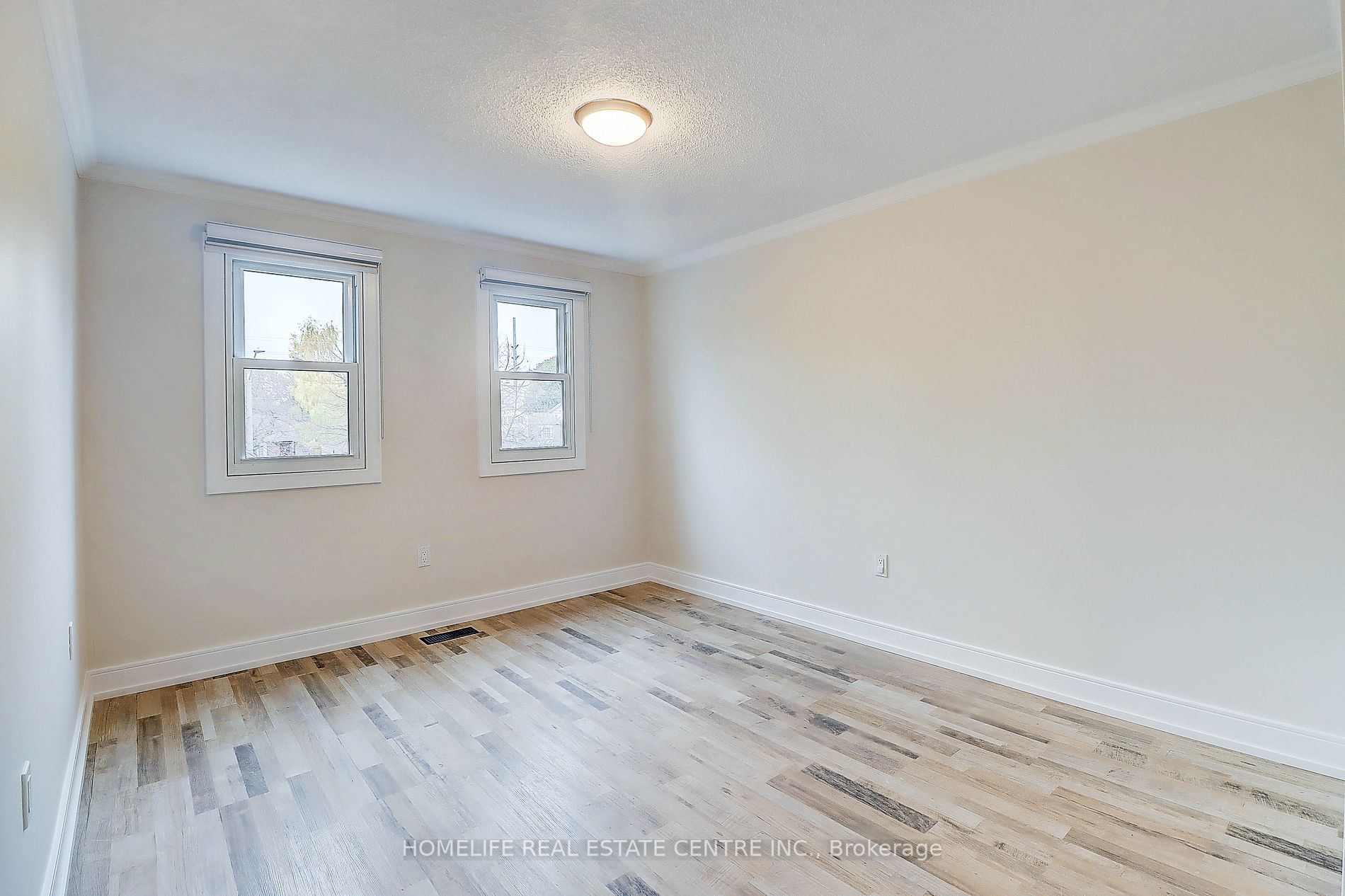 71 Hewitt Cres