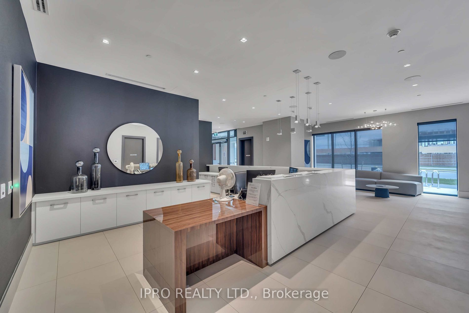 2550 Simcoe Street N, #1917