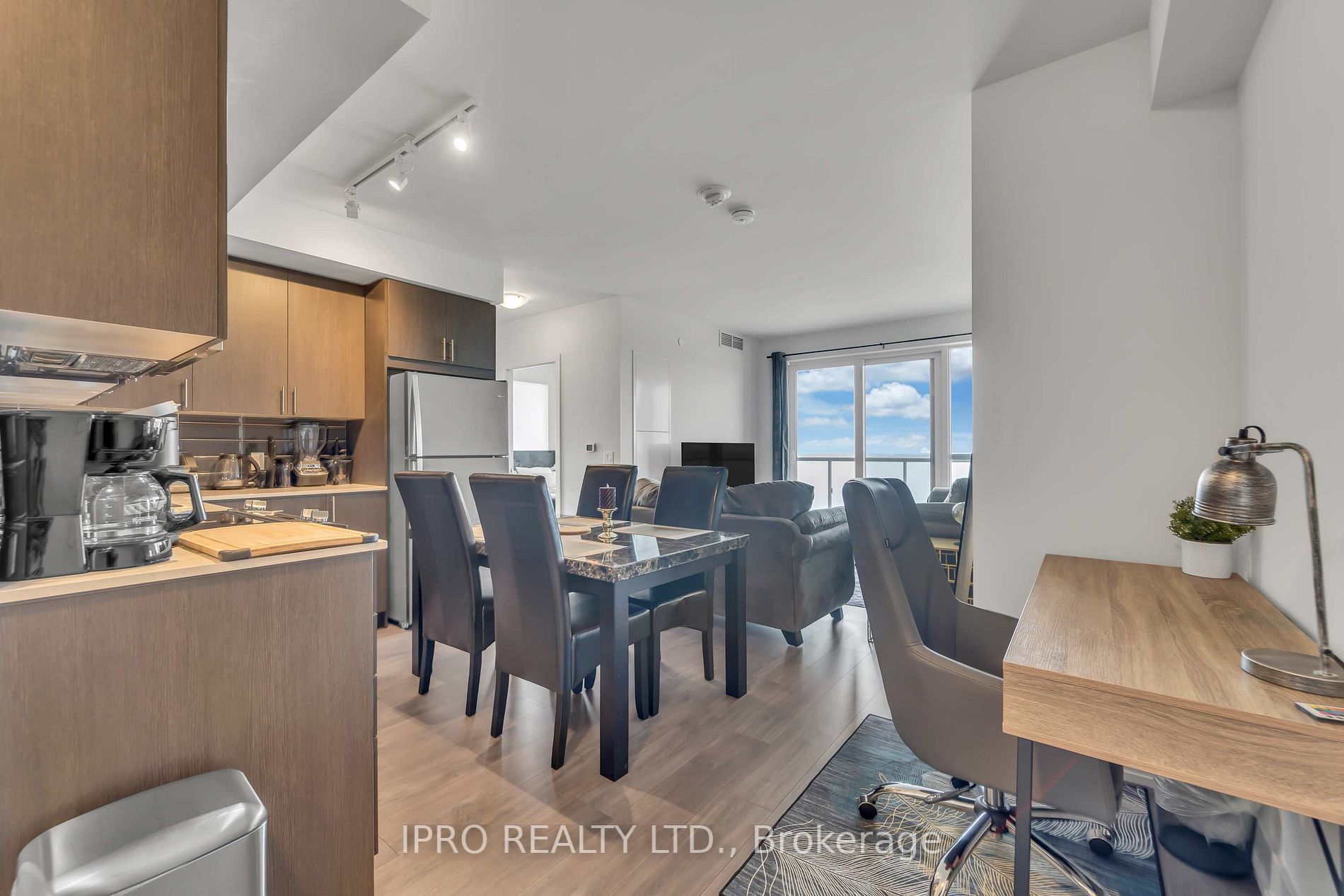 2550 Simcoe Street N, #1917