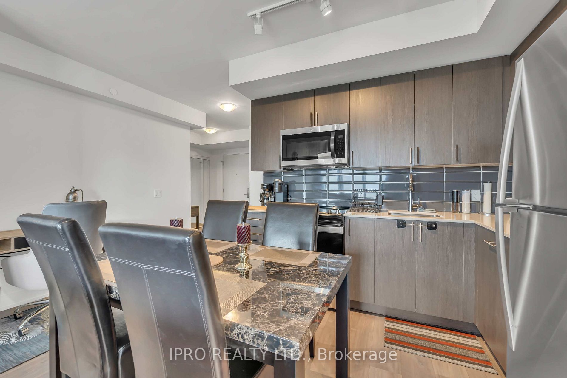 2550 Simcoe Street N, #1917