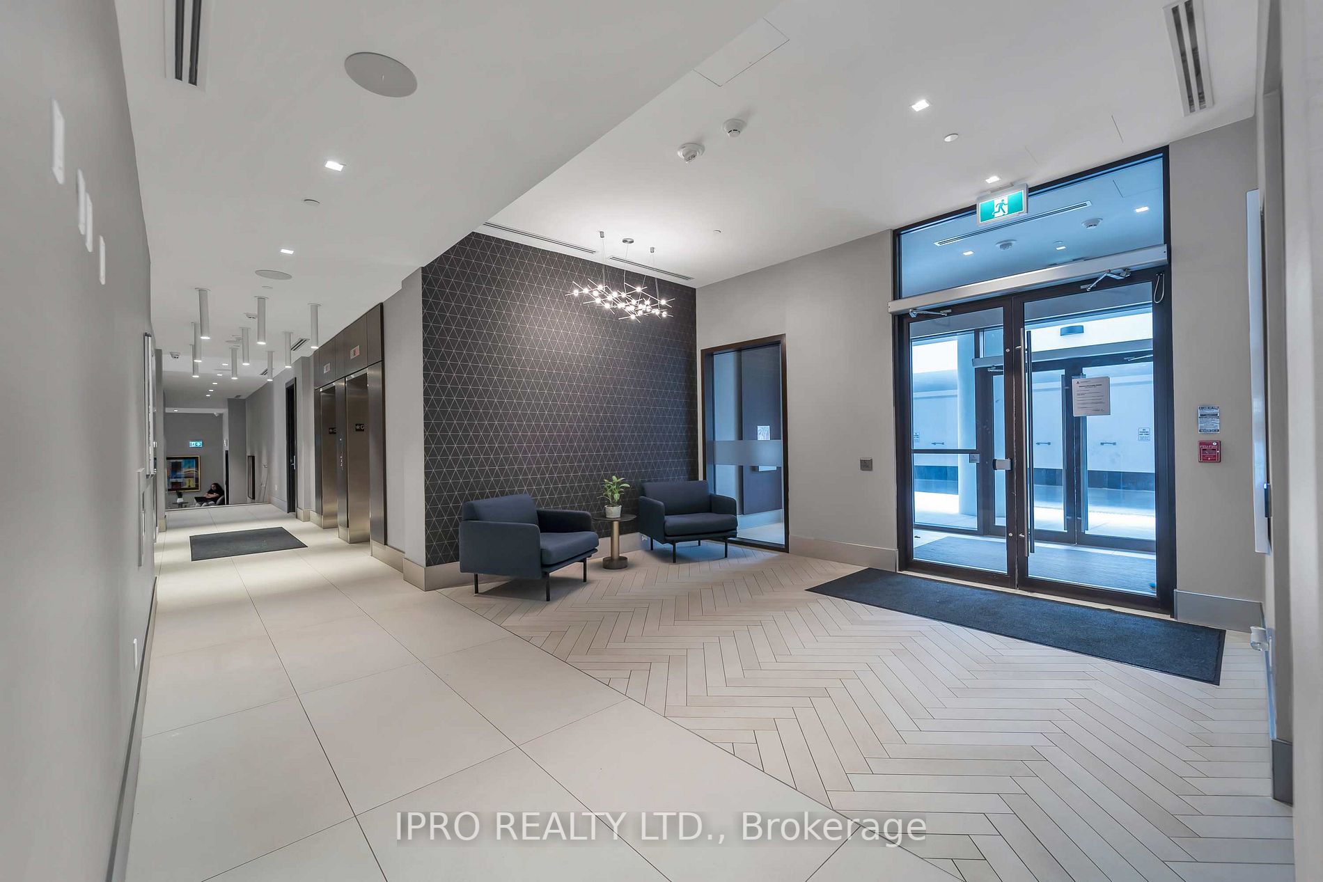 2550 Simcoe Street N, #1917