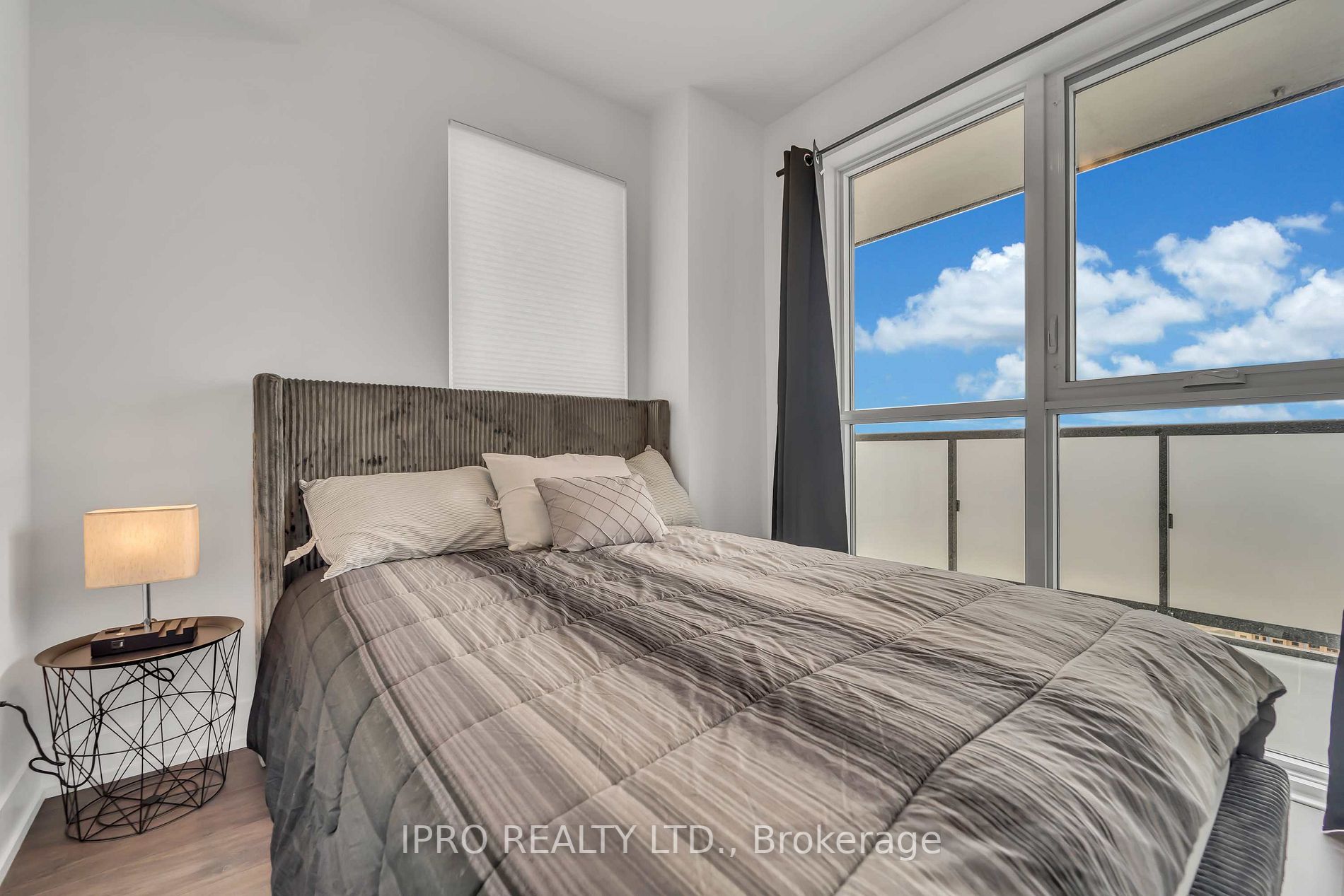 2550 Simcoe Street N, #1917