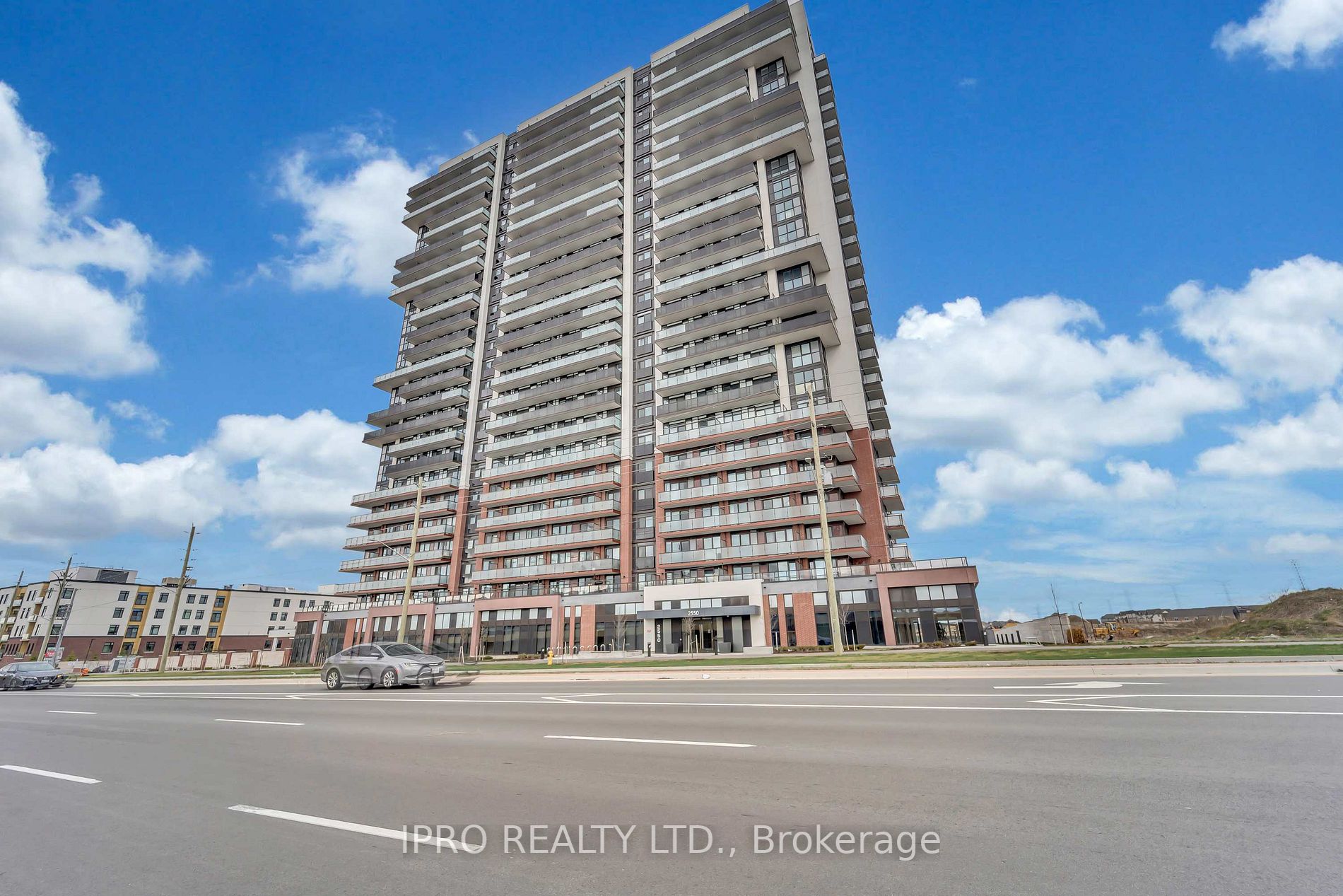 2550 Simcoe Street N, #1917