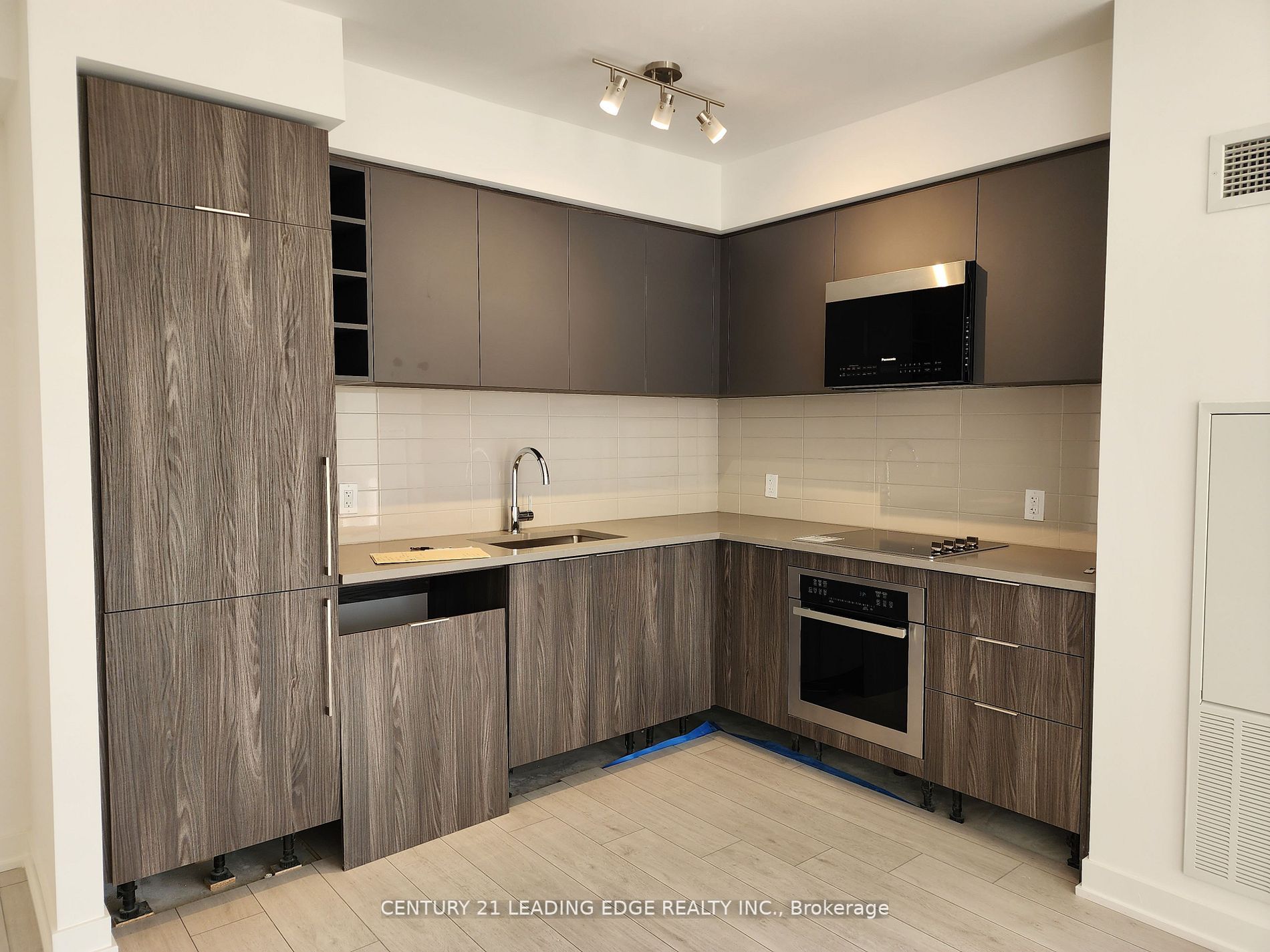 2033 Kennedy Rd, #303
