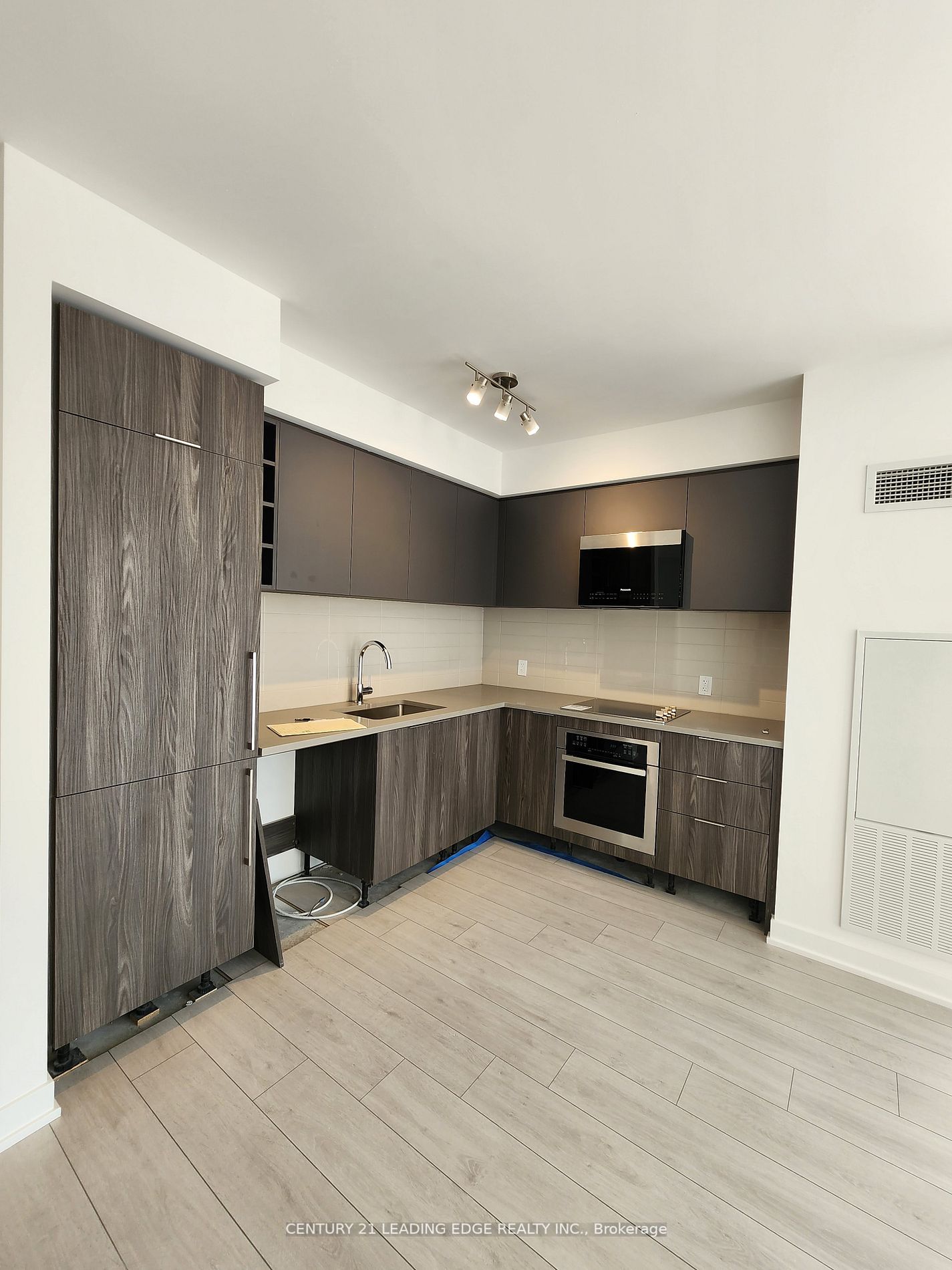 2033 Kennedy Rd, #303