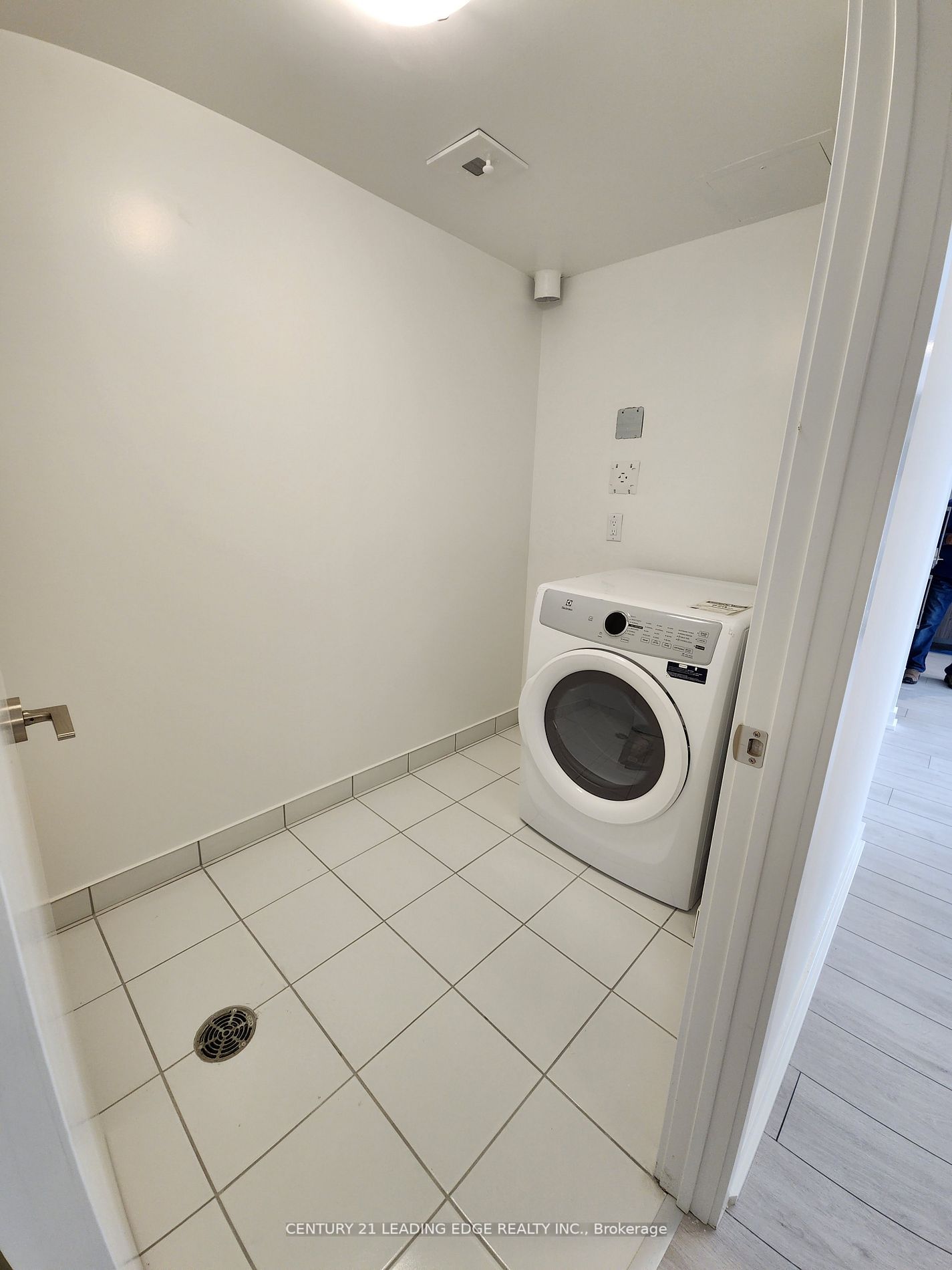 2033 Kennedy Rd, #303