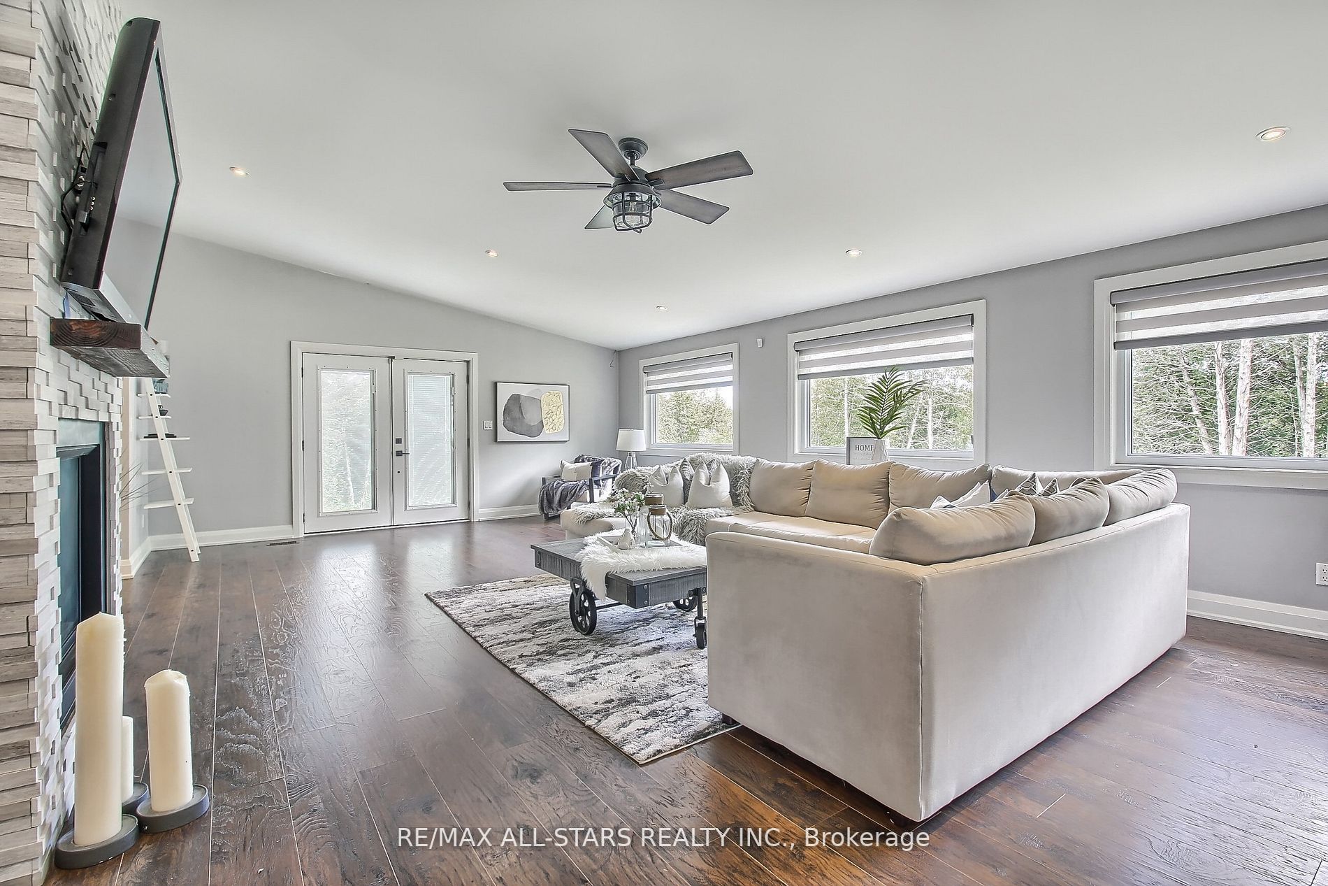 215 Uxbridge Pickering Line
