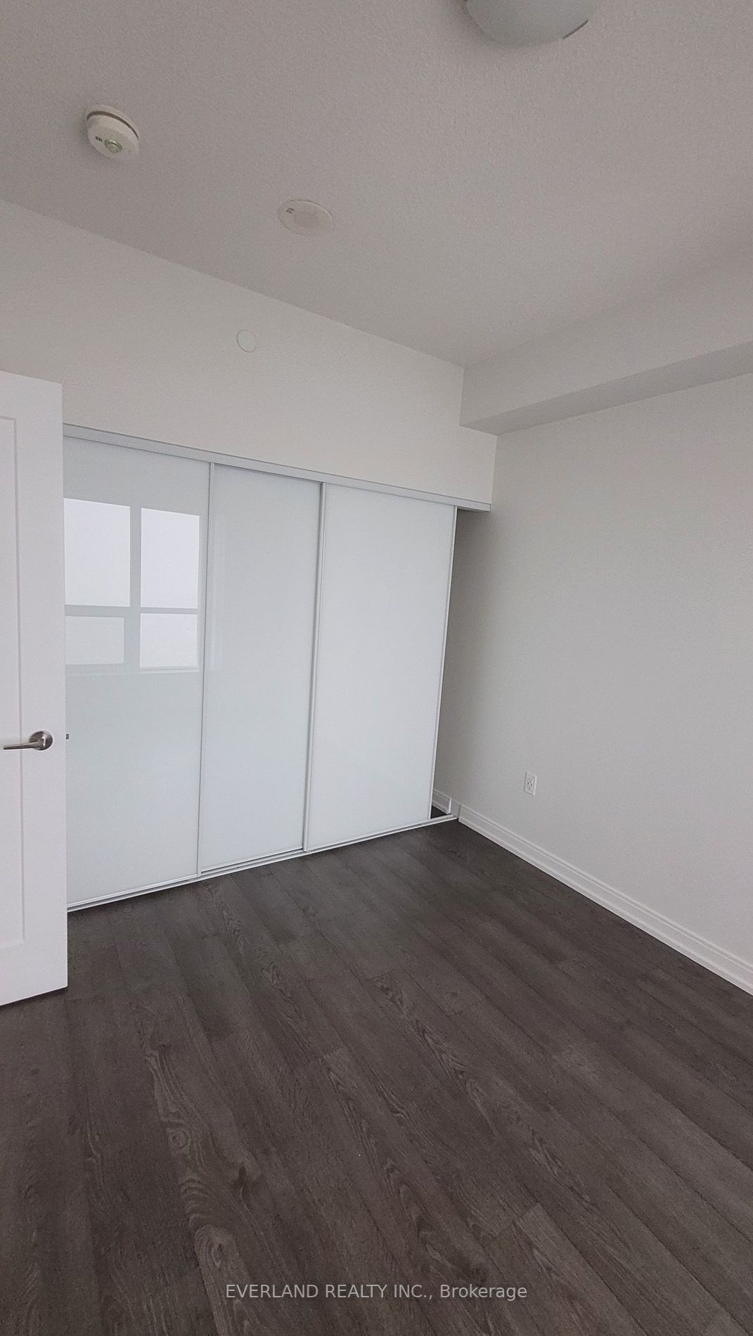 275 Village Green Sq, #3321