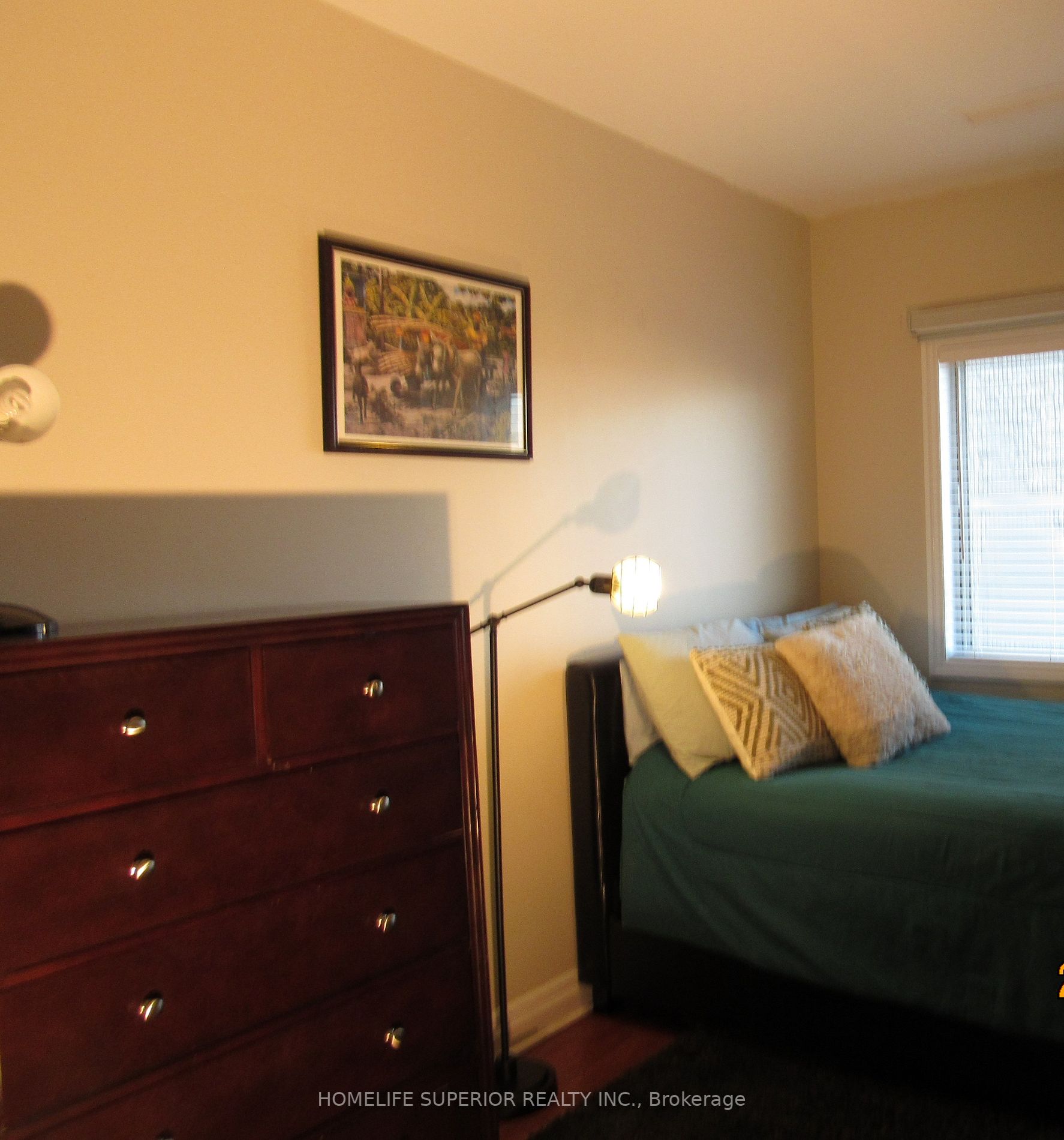 44 Bond St W, #403