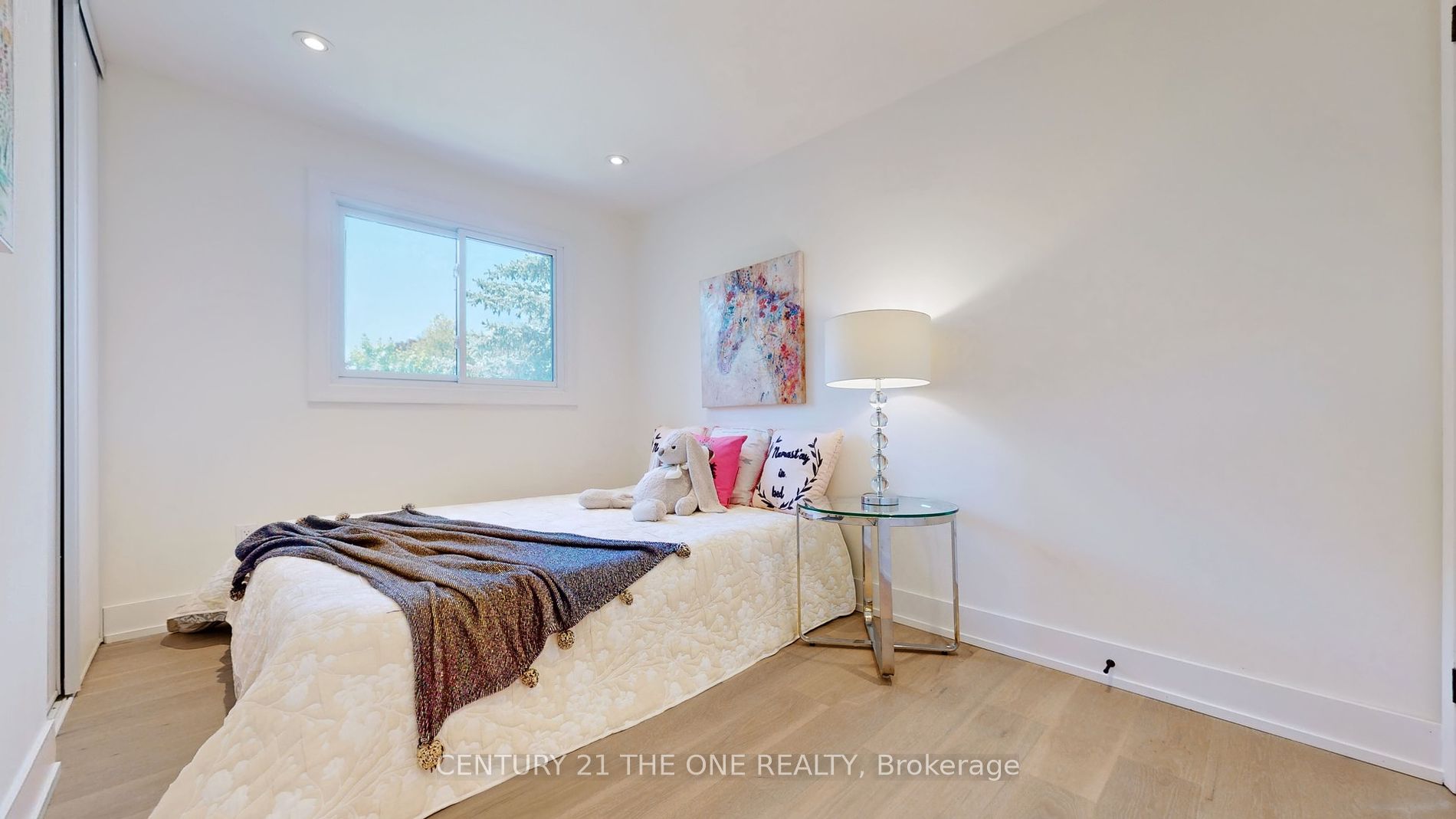 647 Capilano Cres, #Main Fl