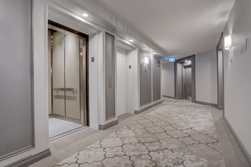 712 Rossland Rd E, #315