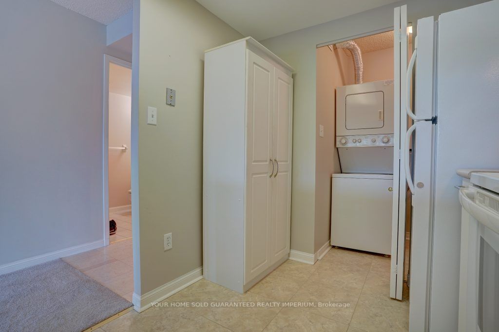 712 Rossland Rd E, #315