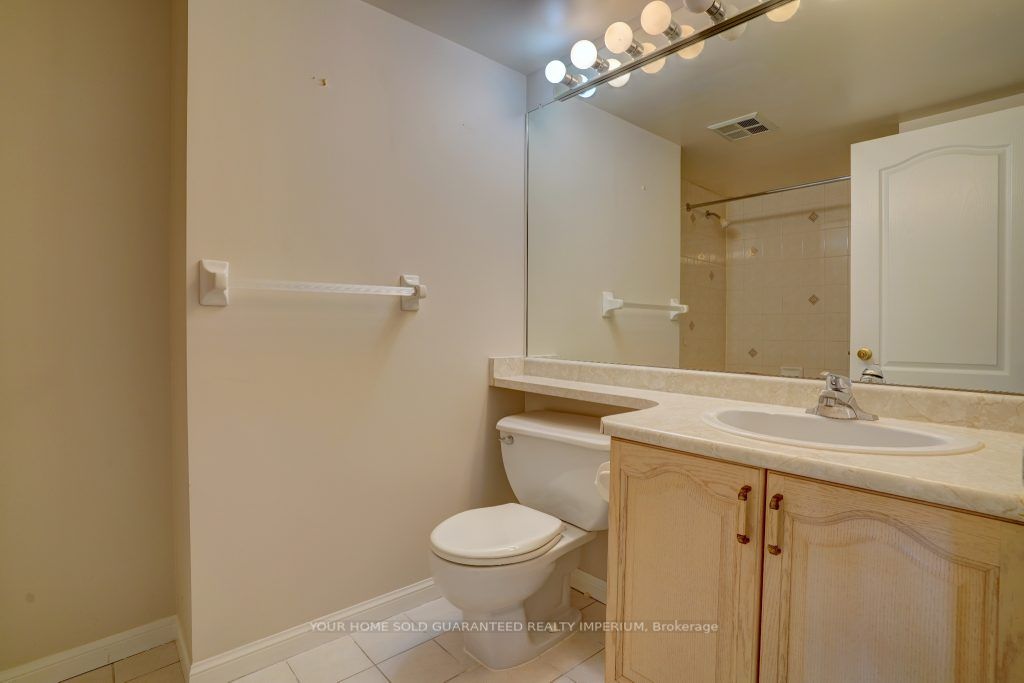 712 Rossland Rd E, #315
