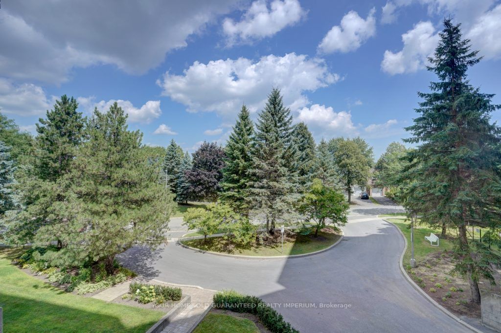 712 Rossland Rd E, #315