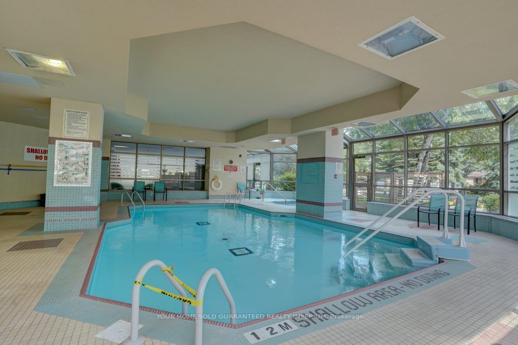712 Rossland Rd E, #315