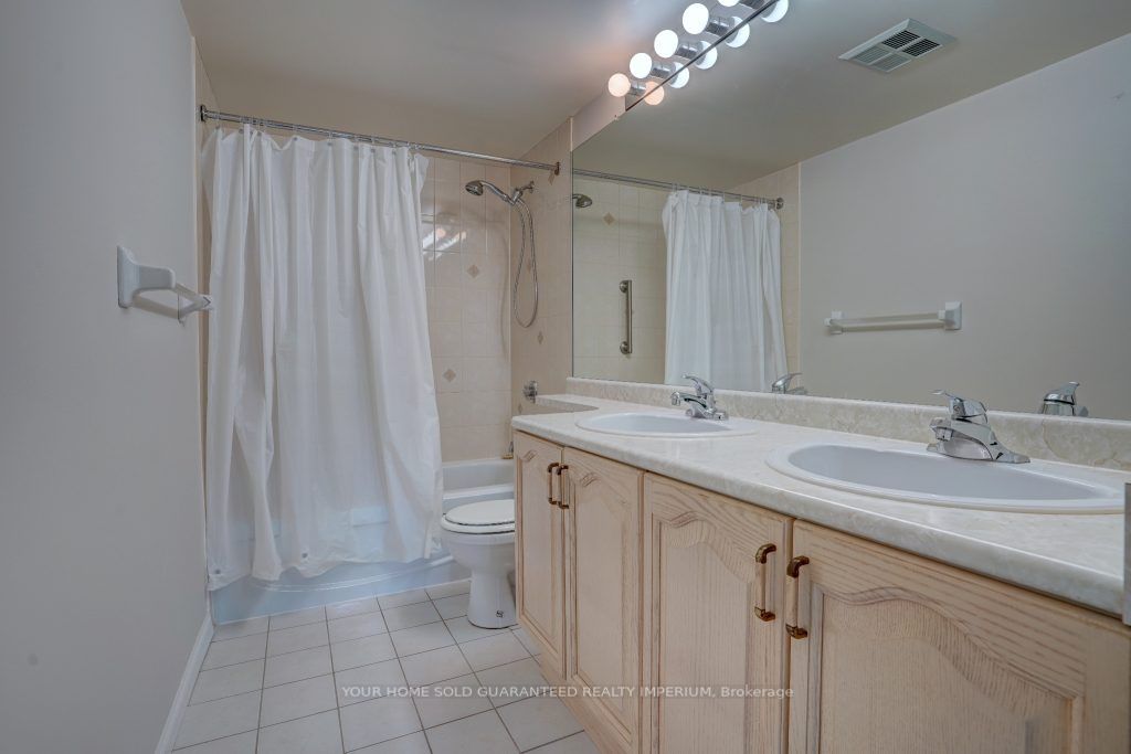 712 Rossland Rd E, #315