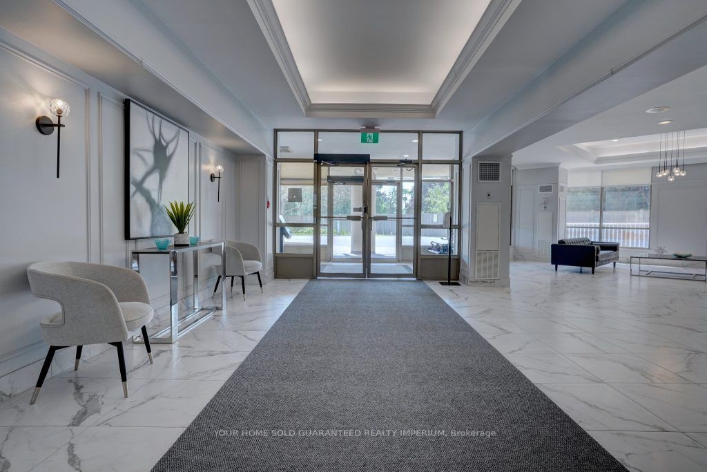 712 Rossland Rd E, #315