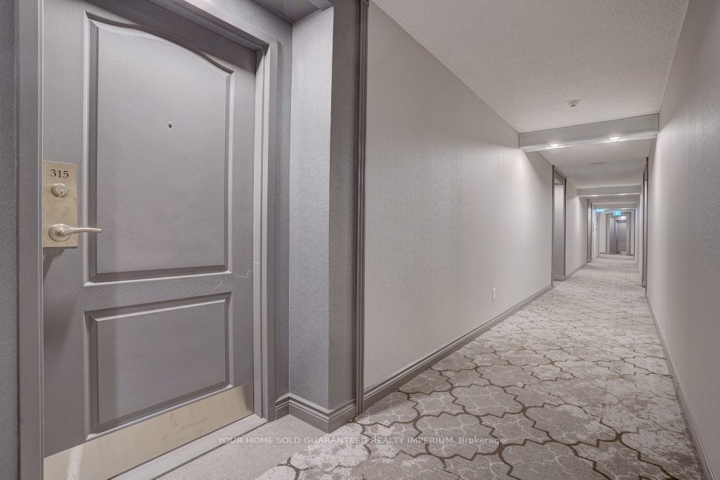 712 Rossland Rd E, #315