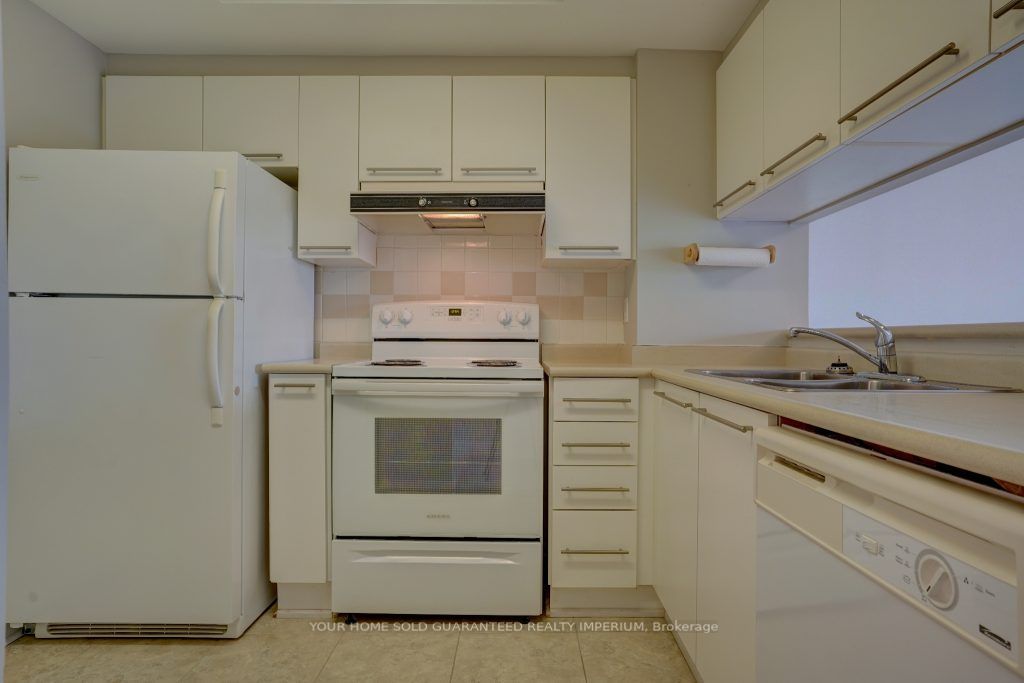 712 Rossland Rd E, #315