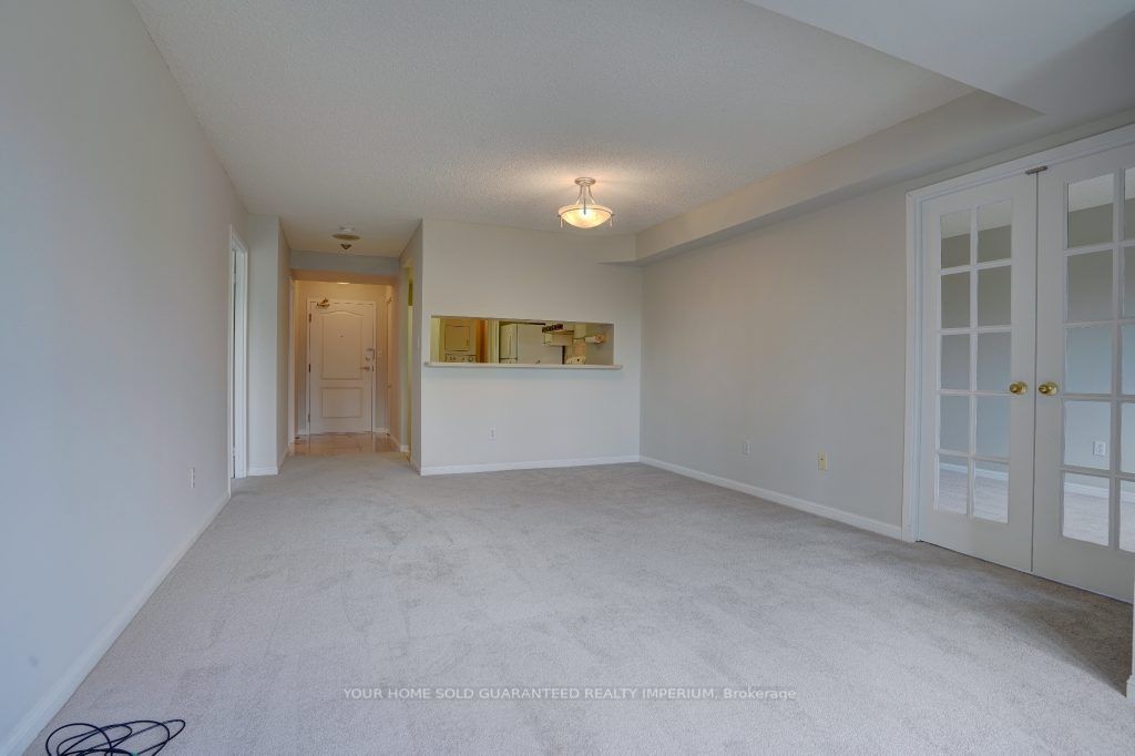 712 Rossland Rd E, #315