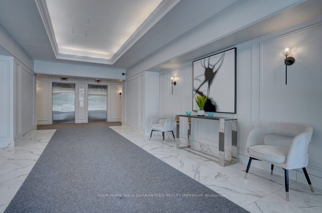 712 Rossland Rd E, #315