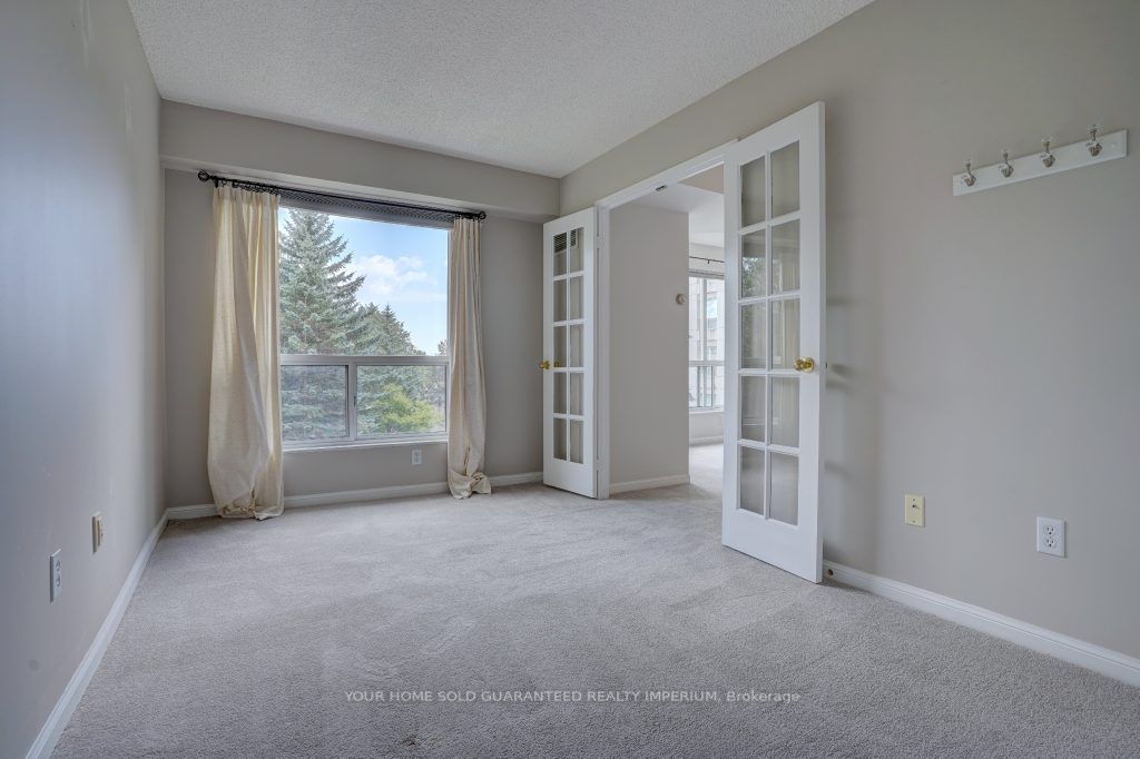 712 Rossland Rd E, #315