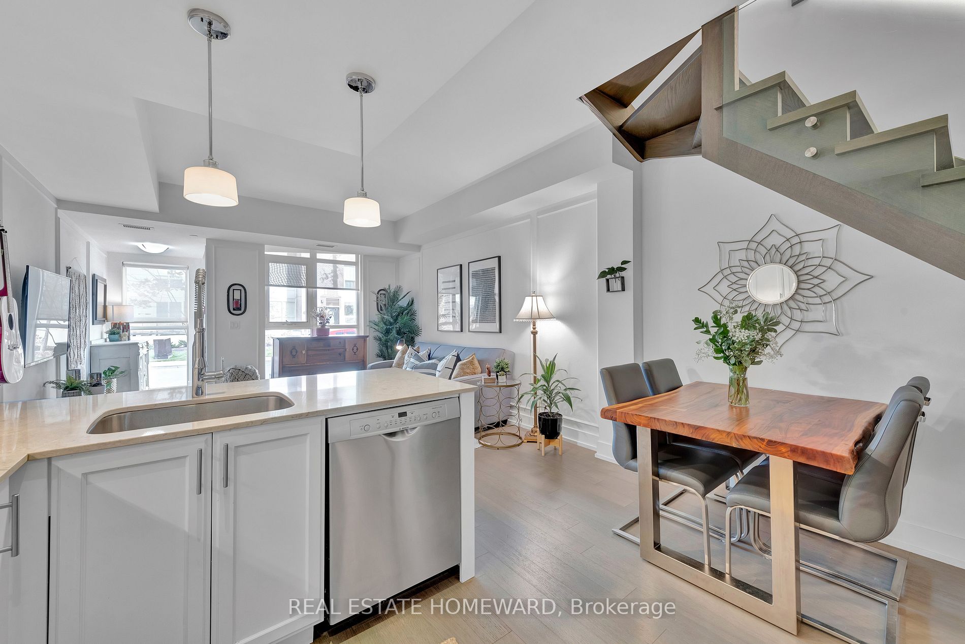 2A Queensbury Avenue, #102