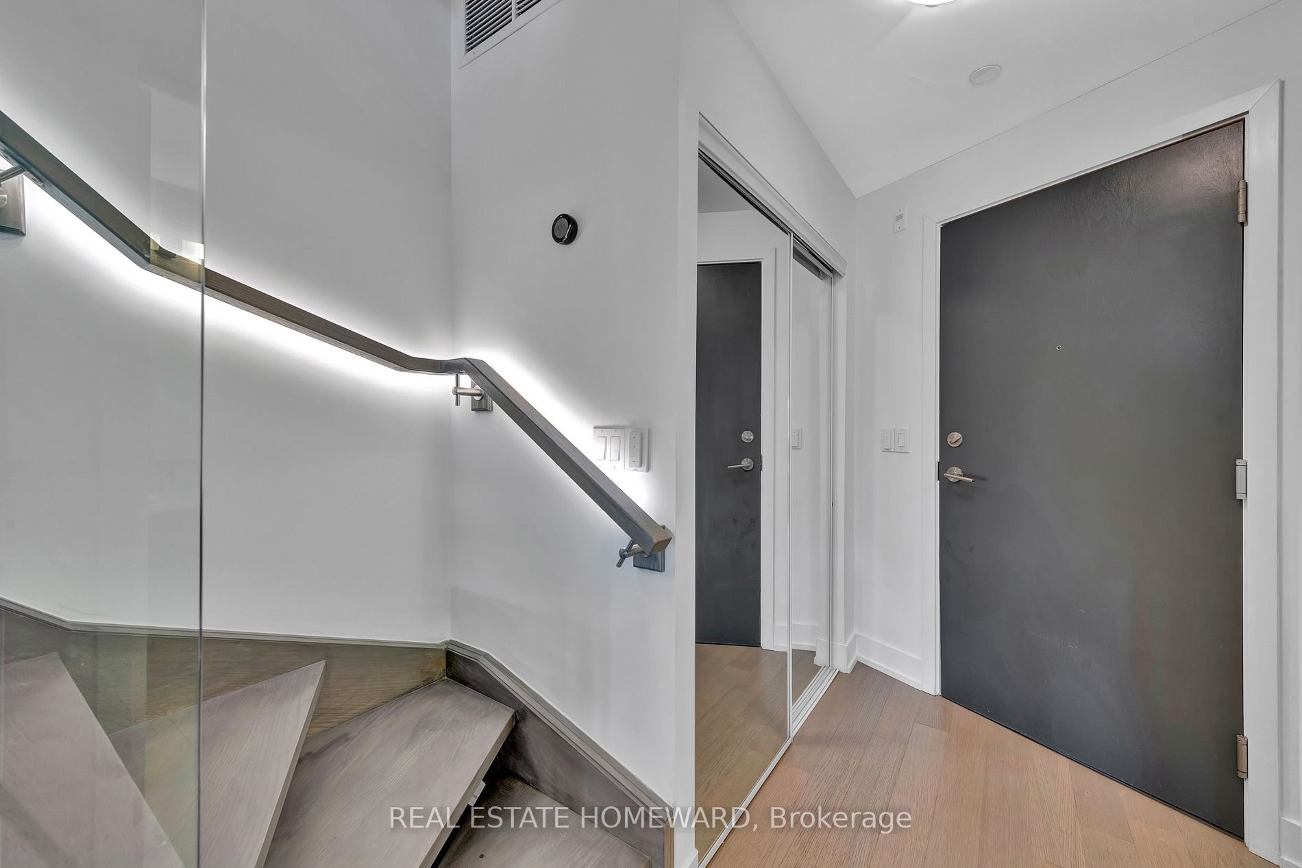 2A Queensbury Avenue, #102