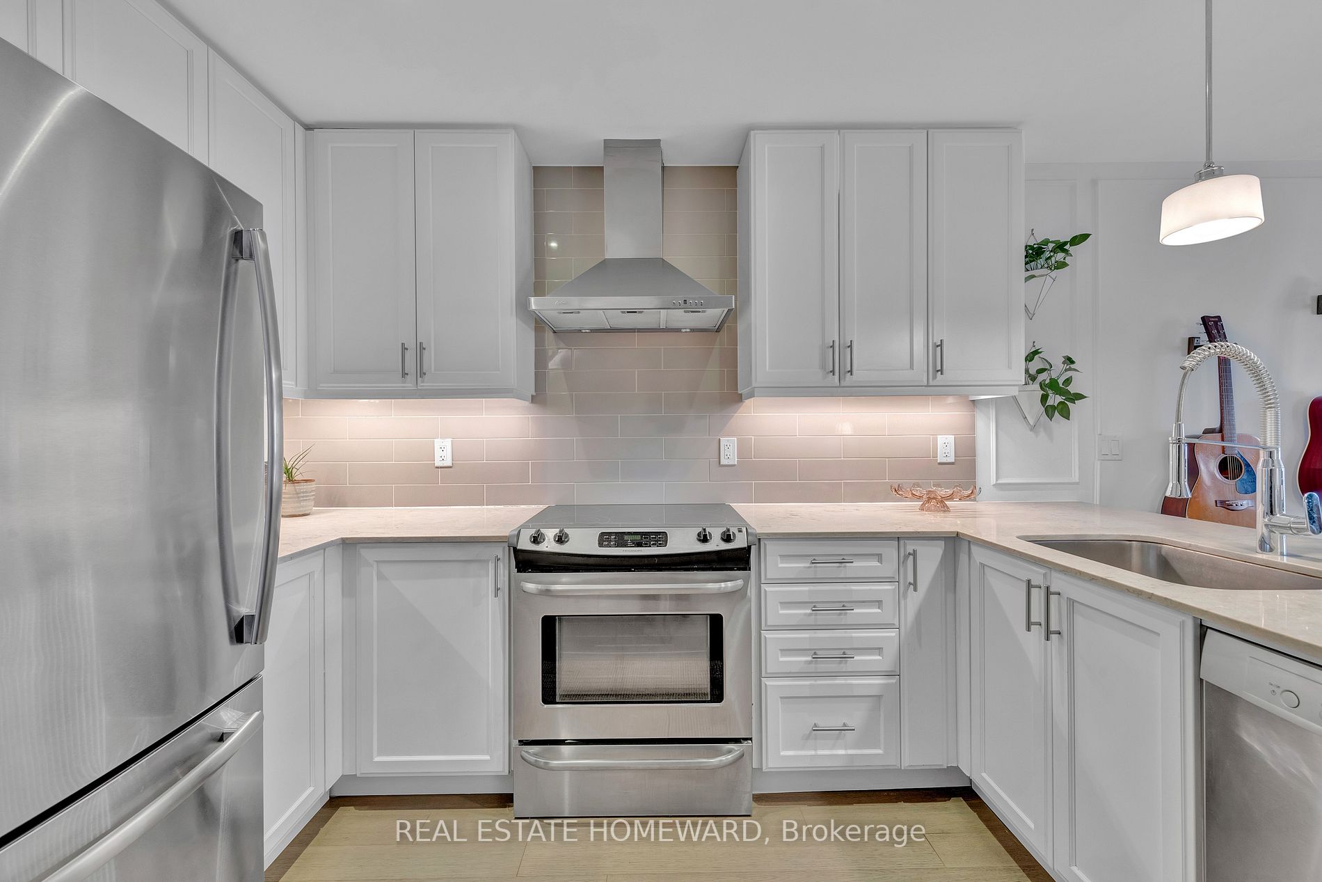 2A Queensbury Avenue, #102