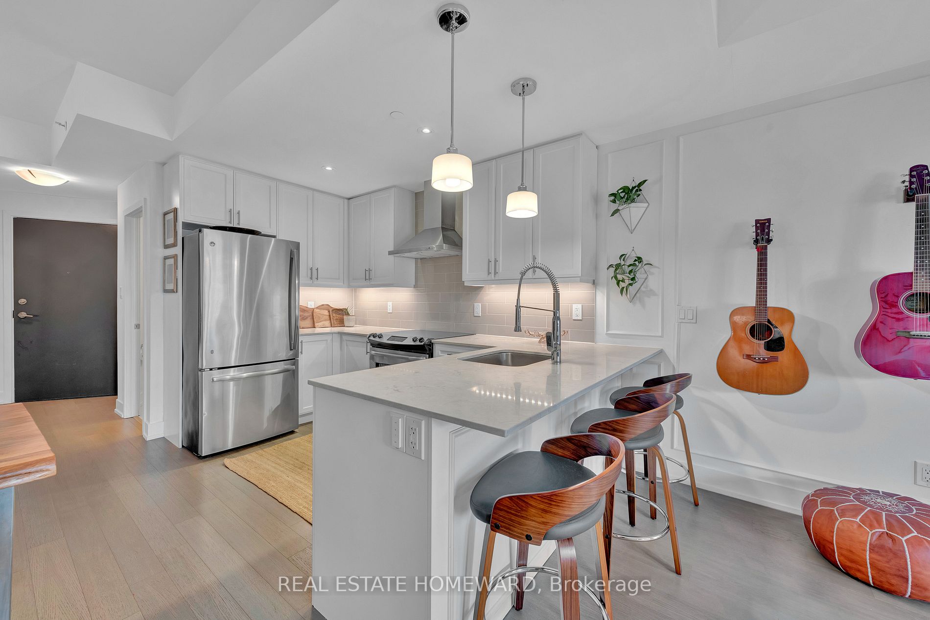 2A Queensbury Avenue, #102
