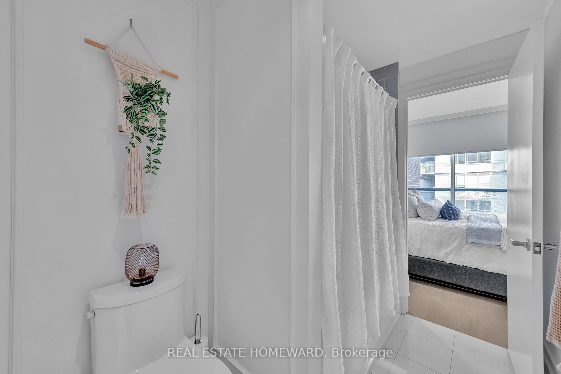 2A Queensbury Avenue, #102