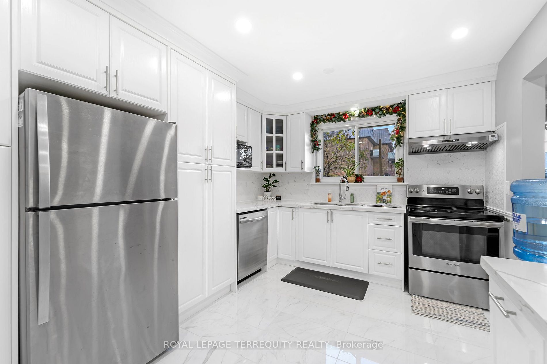 33 Taunton Rd E, #23
