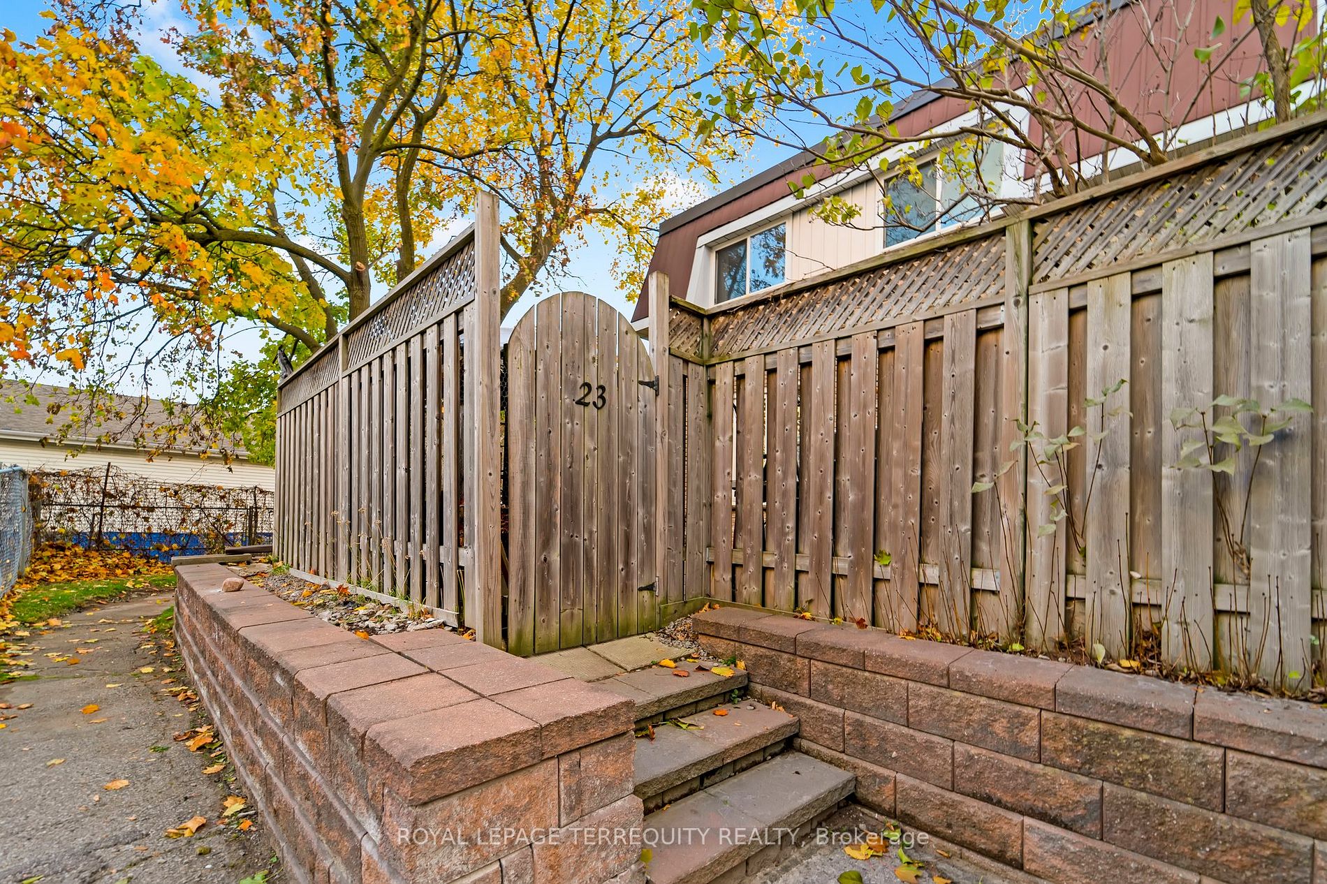 33 Taunton Rd E, #23