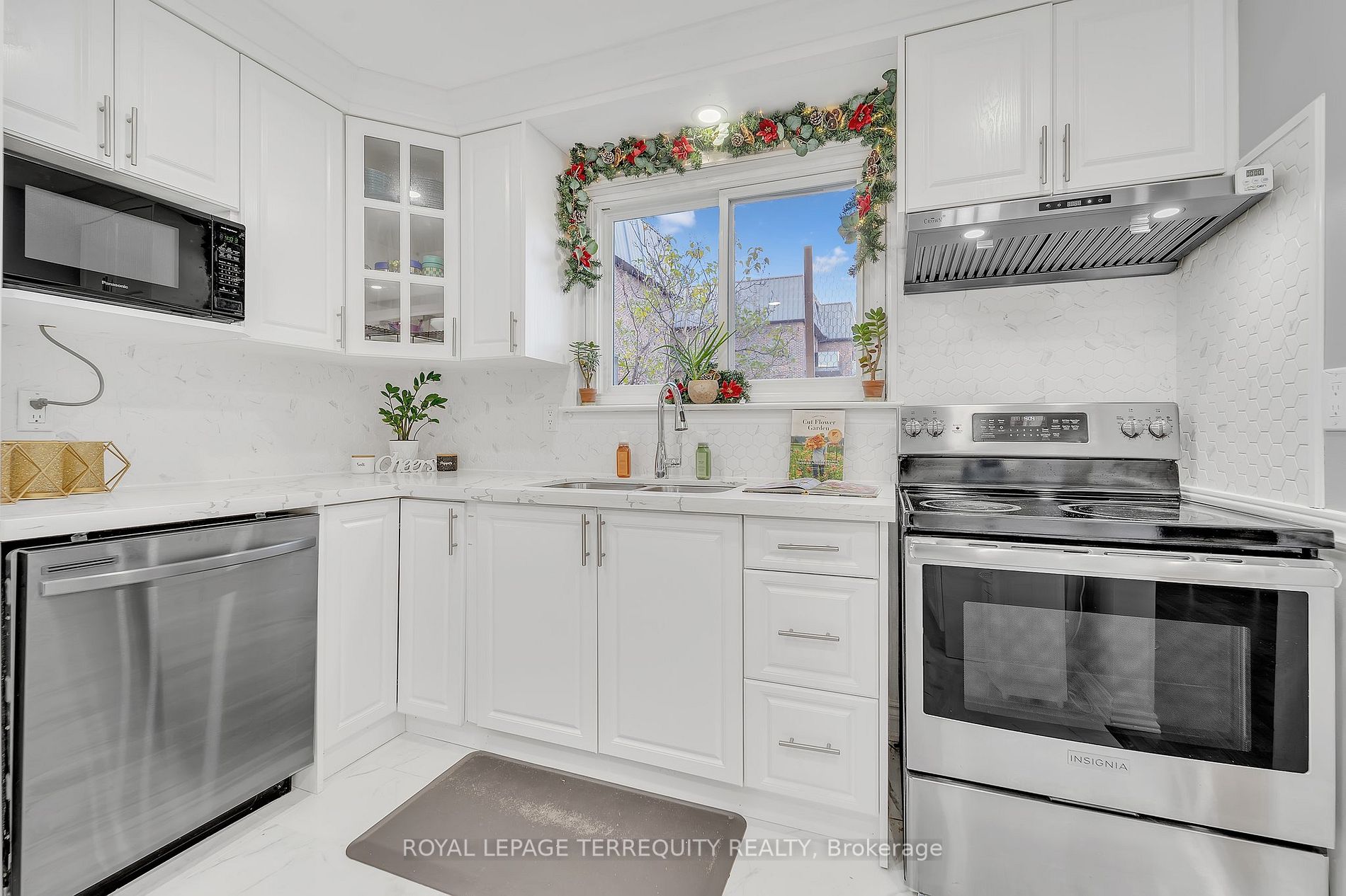33 Taunton Rd E, #23