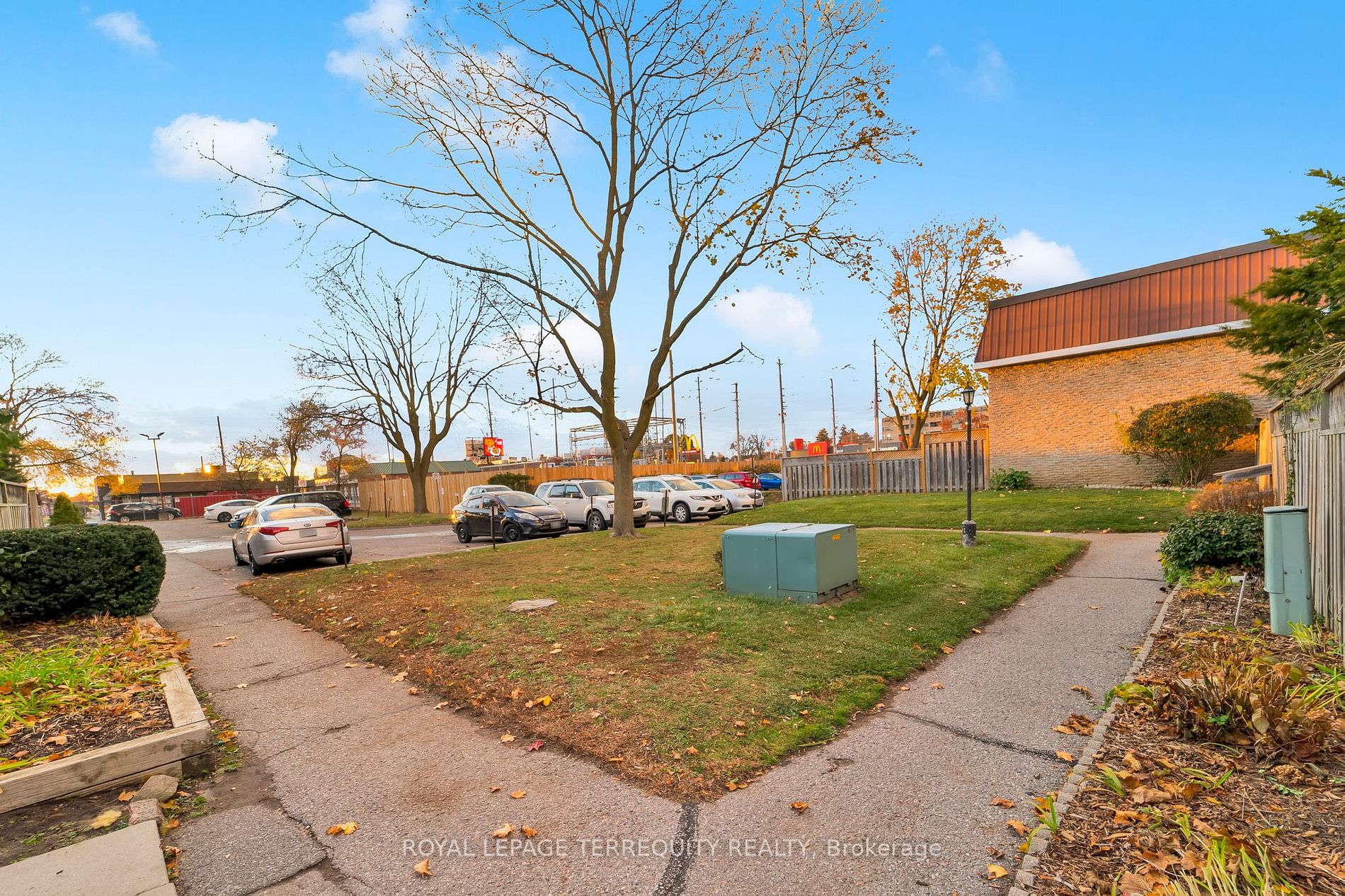 33 Taunton Rd E, #23