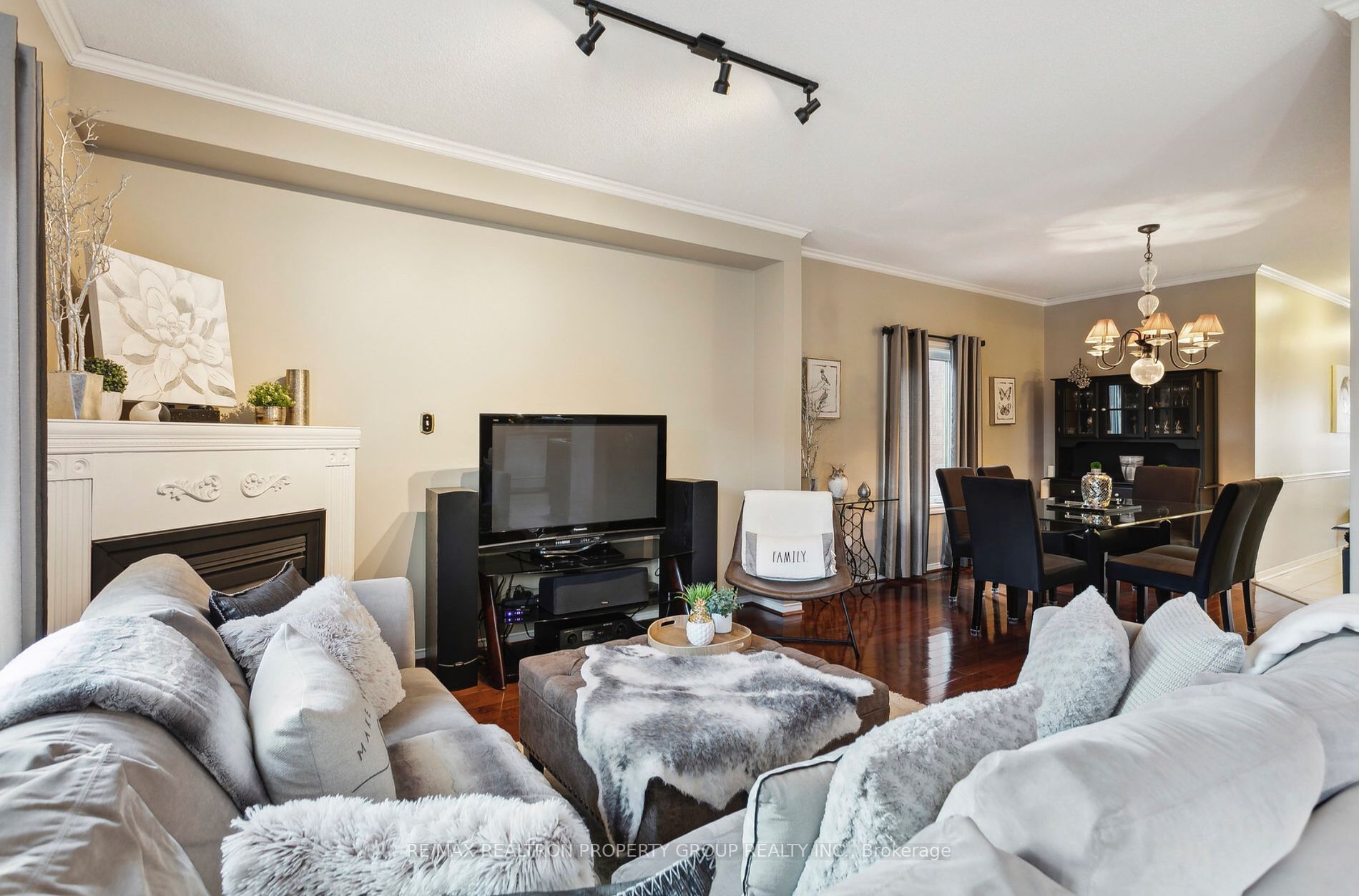 1592 Deerhurst Crt