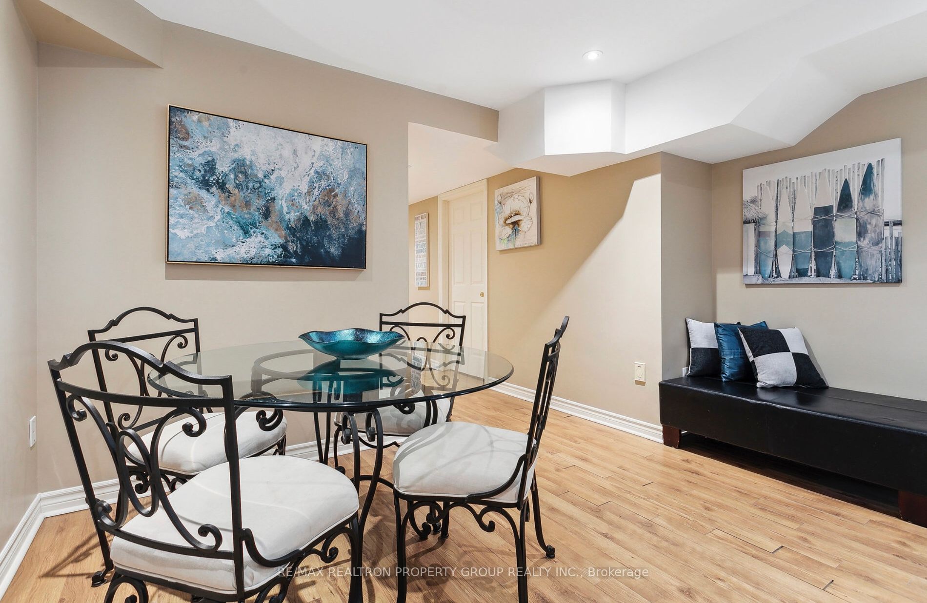 1592 Deerhurst Crt