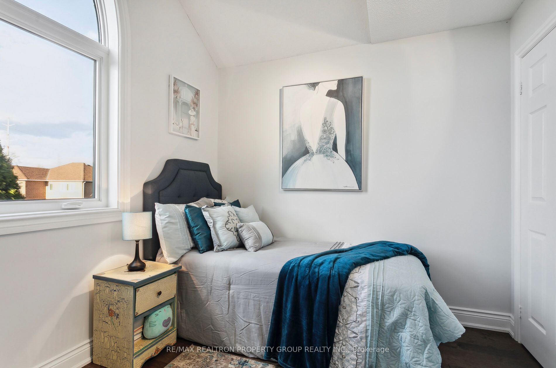 1592 Deerhurst Crt
