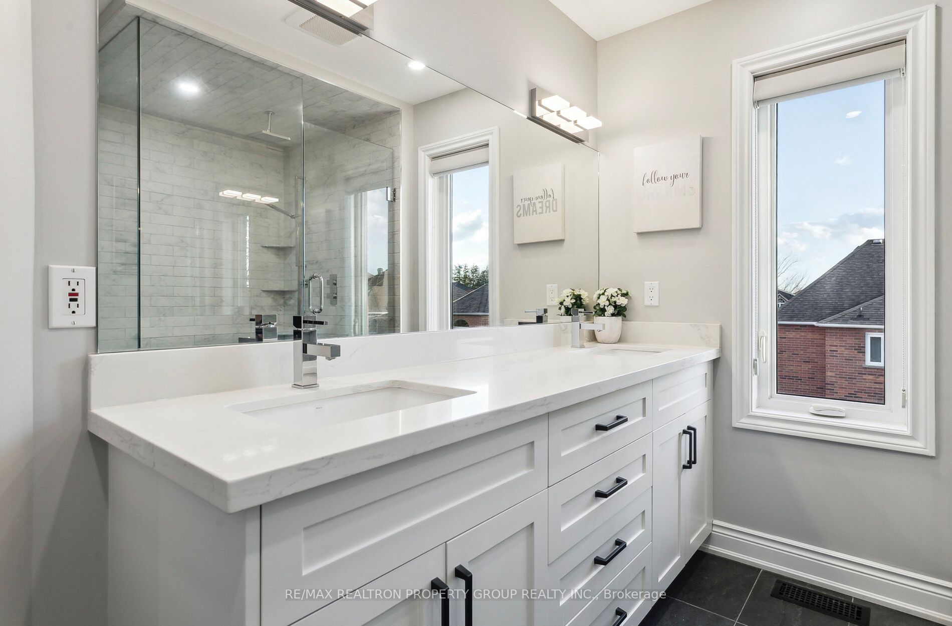 1592 Deerhurst Crt