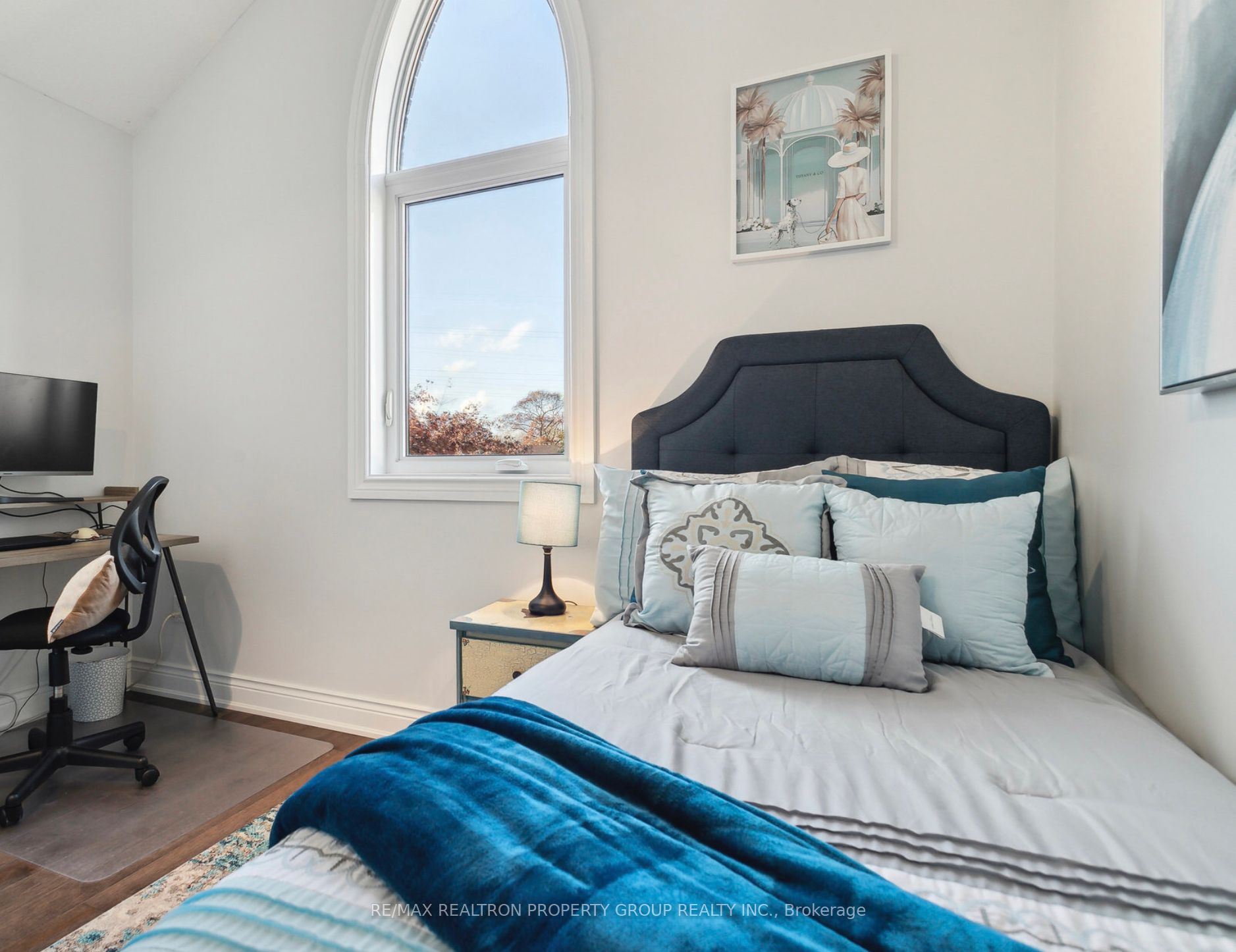 1592 Deerhurst Crt