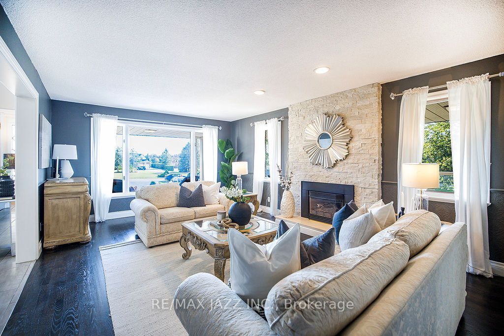 2 Maryleah Crt