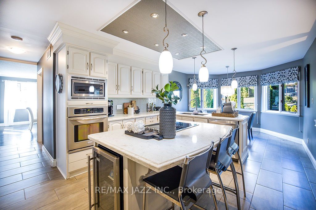 2 Maryleah Crt