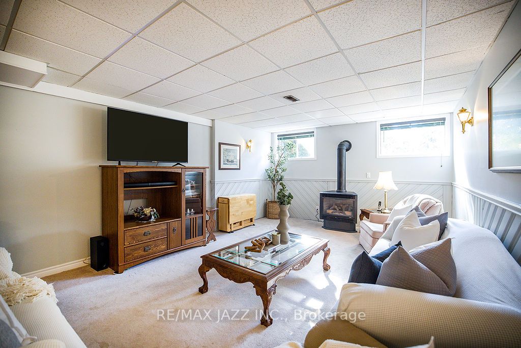 2 Maryleah Crt