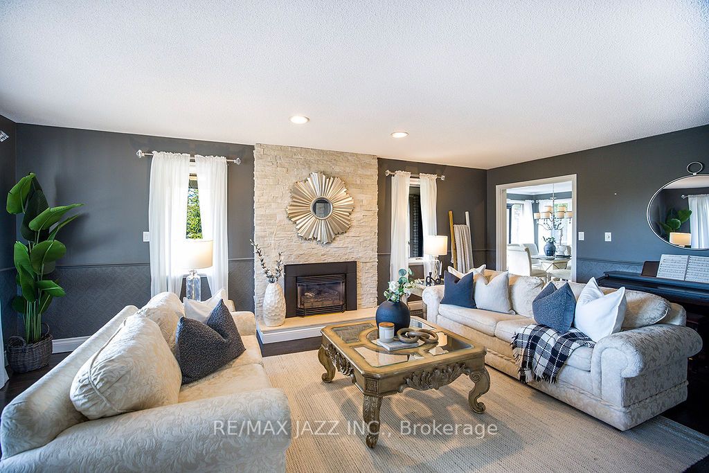 2 Maryleah Crt