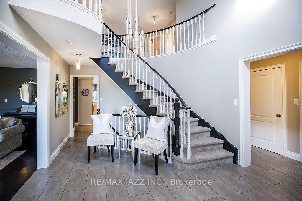 2 Maryleah Crt