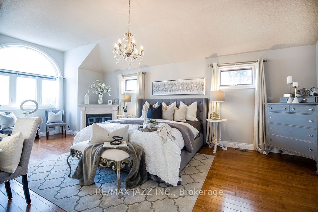 2 Maryleah Crt